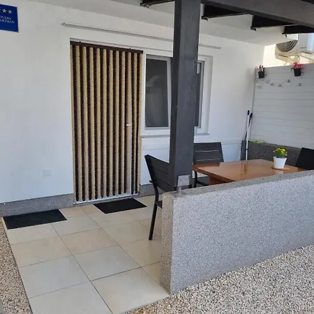 Apartman With Parking Space - 22626 Vir