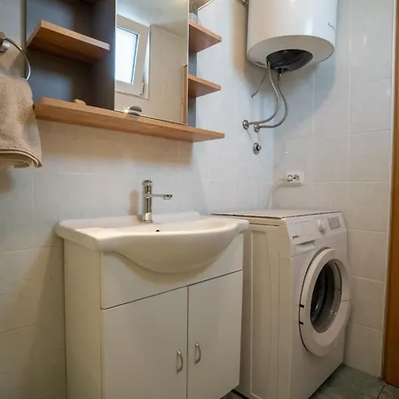 Apartman With Parking Space - 22626 Vir