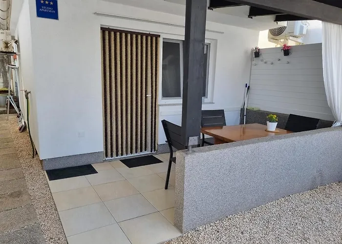 Appartamento With Parking Space - 22626 Vir