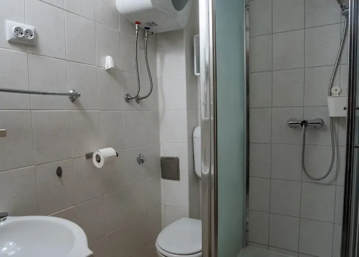 Appartamento With Parking Space - 22626 Vir