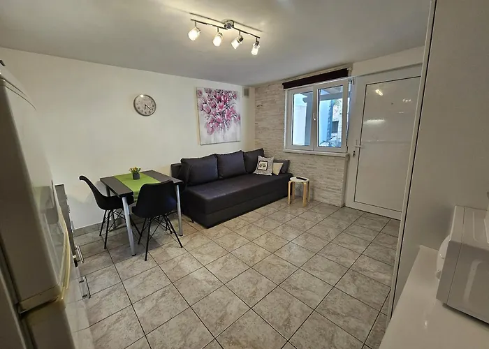 Appartamento With Parking Space - 22626 Vir