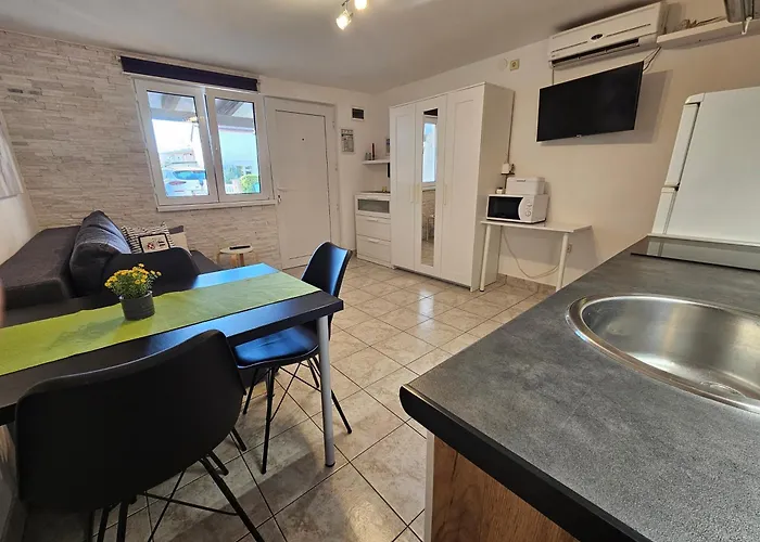 Appartement With Parking Space - 22626 *