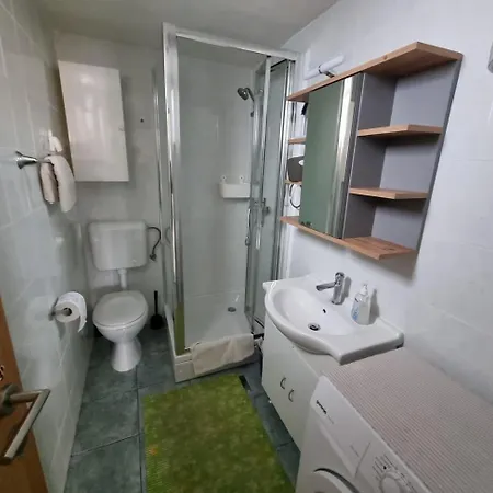 Lägenhet With Parking Space - 22626